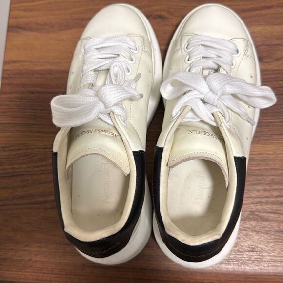 Alexander Mc Queen Conscious Mens’ Low Top Sneakers. Size 36D. - Picture 3 of 8